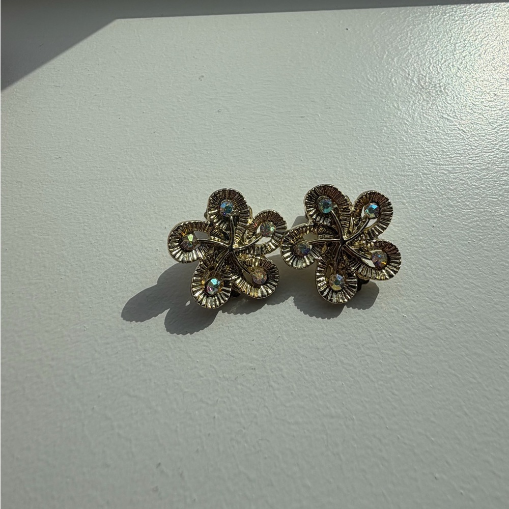Elegant Gold Floral Earrings